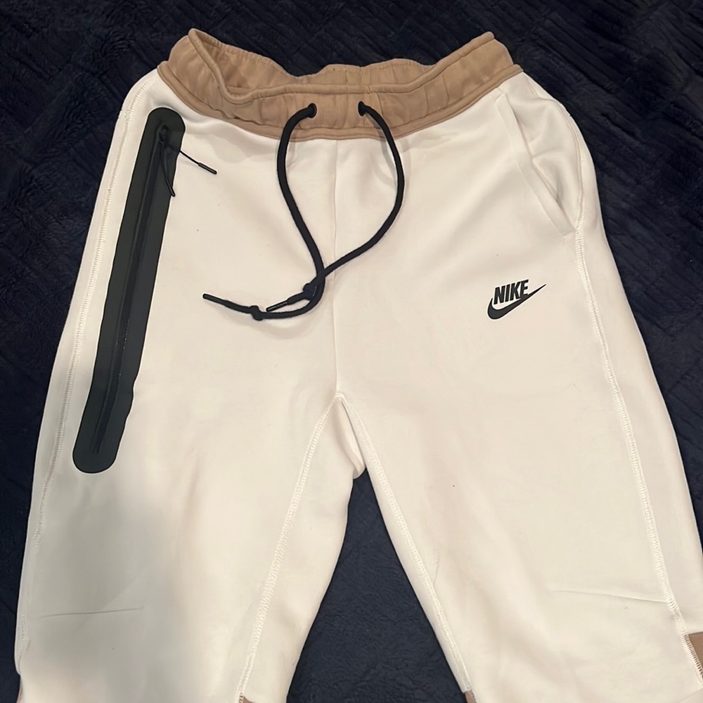 Nike Sportswear Tech Fleece Men's Joggers XS. White/Khaki